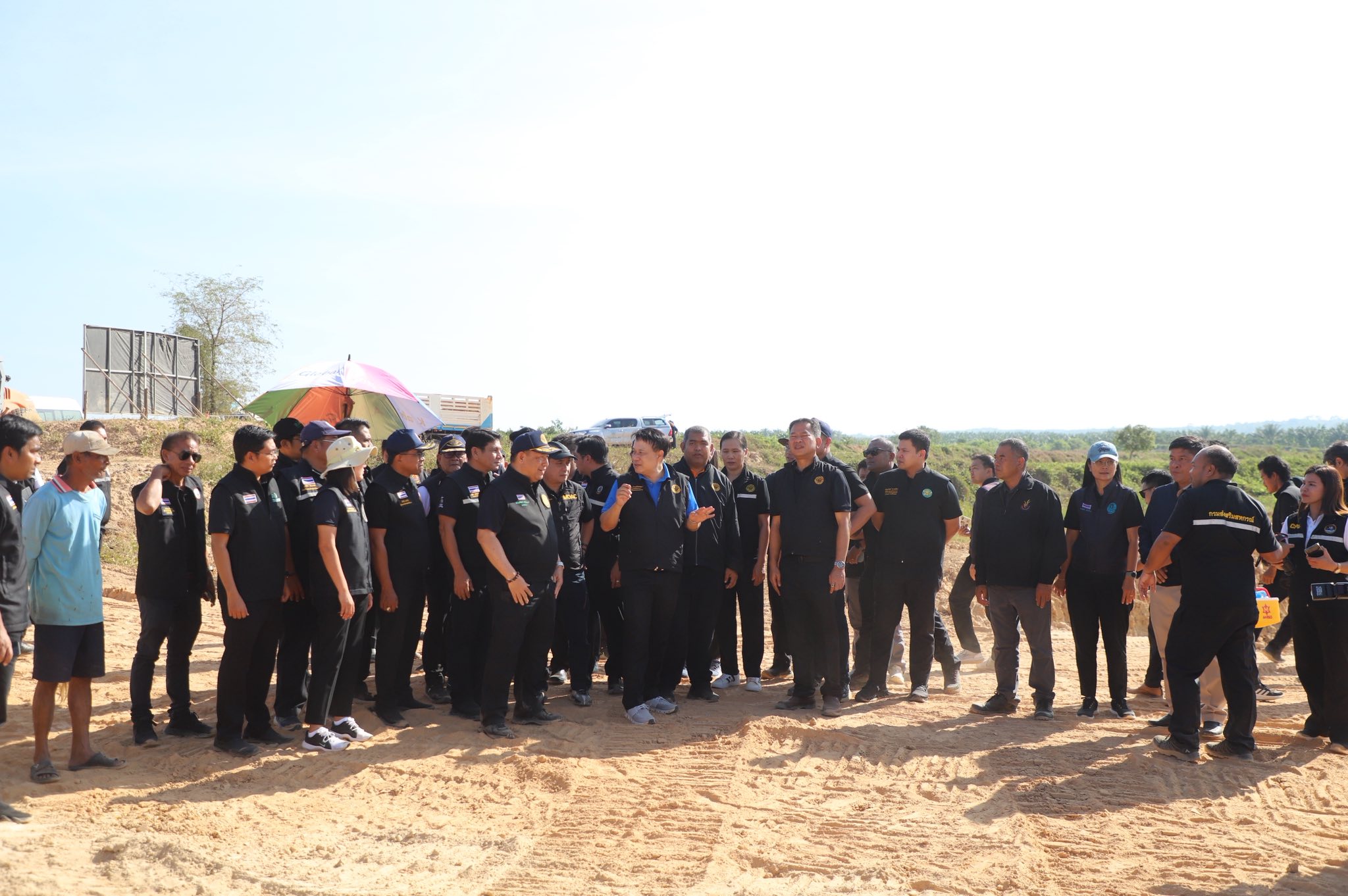 title - ข่าวดีชาวกระบี่ รมช.เกษตรฯ ลงพื้นที่ติดตามโปรเจกต์ยักษ์ ส.ป.ก. เร่งพัฒนาโครงสร้างพื้นฐานแปลงพื้นที่เป้าหมาย คทช. ในเขตปฏิรูปที่ดิน กว่า 4,300 ไร่ มุ่งสร้างอาชีพอย่างยั่งยืน